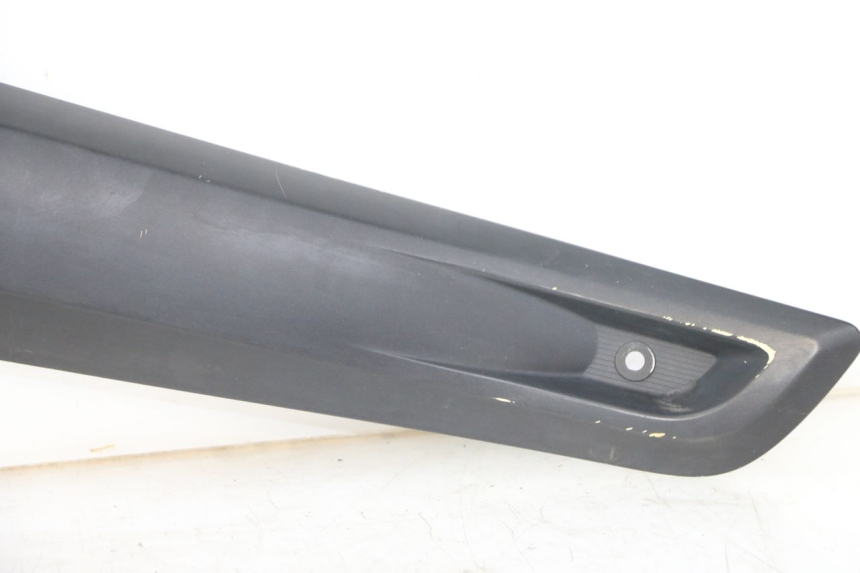 photo de RIGHT UNDERSEAT PANEL YAMAHA X-MAX XMAX ABS 250 (2010 - 2012) - Distinctive features