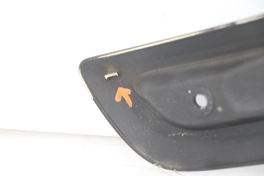 photo de RIGHT UNDERSEAT PANEL YAMAHA X-MAX XMAX ABS 250 (2010 - 2012) - Technical close-up