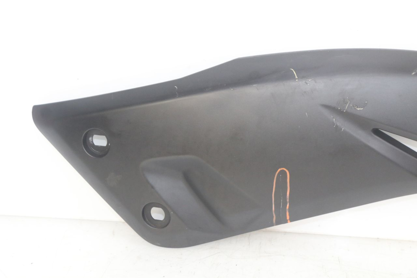 photo de RIGHT SIDE SEAT COVER YAMAHA X-MAX XMAX 125 (2010 - 2013) - High-resolution close-up