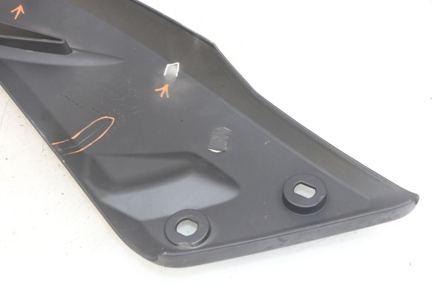 photo de RIGHT SIDE SEAT COVER YAMAHA X-MAX XMAX 125 (2010 - 2013) - Alternative perspective