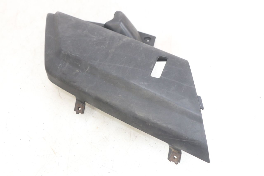 photo de RIGHT SIDE UNDER SEAT COVER YAMAHA X-MAX XMAX 250 (2006 - 2009) - Component detail