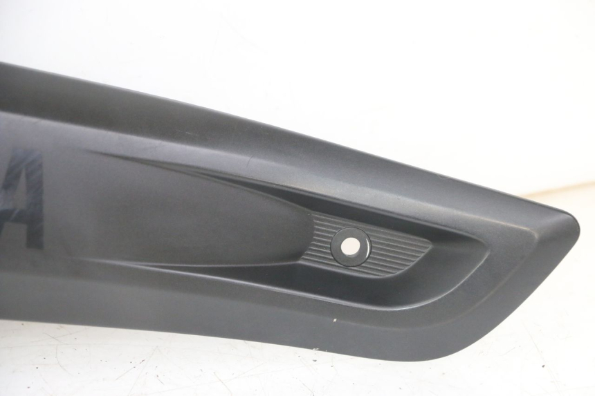 photo de RIGHT SIDE SEAT COVER YAMAHA X-MAX XMAX 125 (2010 - 2013) - Technical close-up
