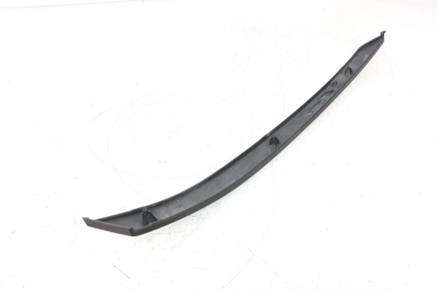 photo de RIGHT UNDERSEAT PANEL PIAGGIO X8 STREET 125 (2006 - 2007) - Technical close-up