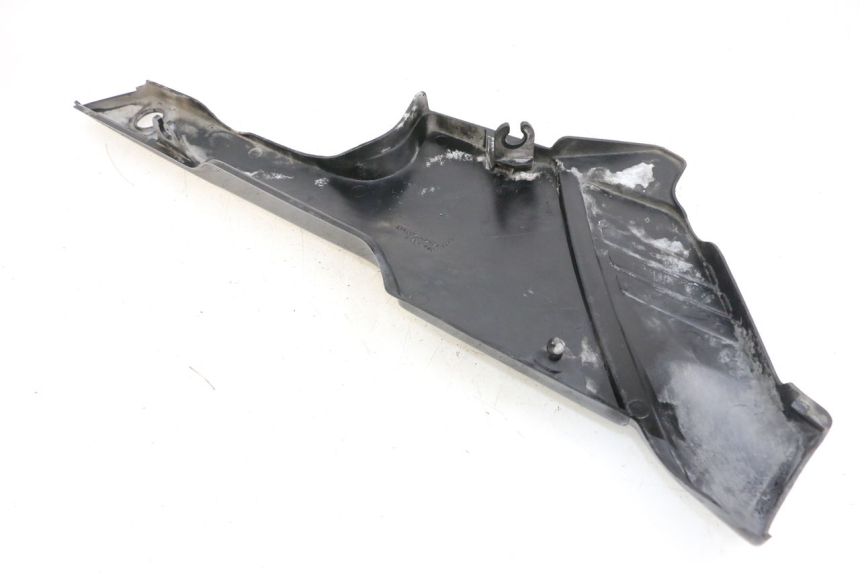 photo de RIGHT UNDERSEAT PANEL YAMAHA XJ F 900 (1983 - 1994) - Alternative perspective