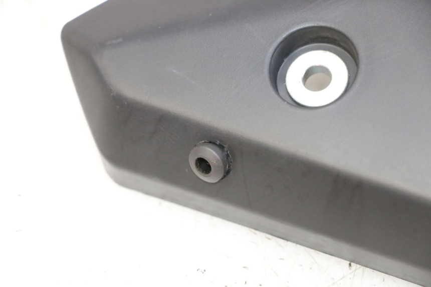 photo de RIGHT UNDERSEAT PANEL YAMAHA XJ6 ABS 600 (2008 - 2016) - Zoom on usage condition