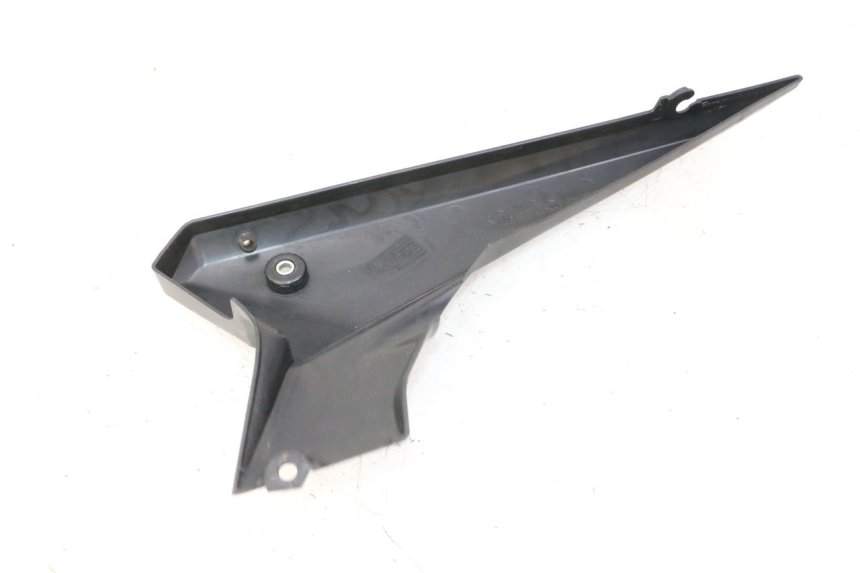 photo de RIGHT UNDERSEAT PANEL YAMAHA XJ6 ABS 600 (2008 - 2016) - Technical close-up