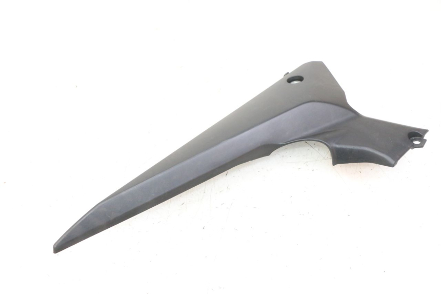 photo de RIGHT UNDERSEAT PANEL YAMAHA XJ6 ABS 600 (2008 - 2016) - Surface and material condition