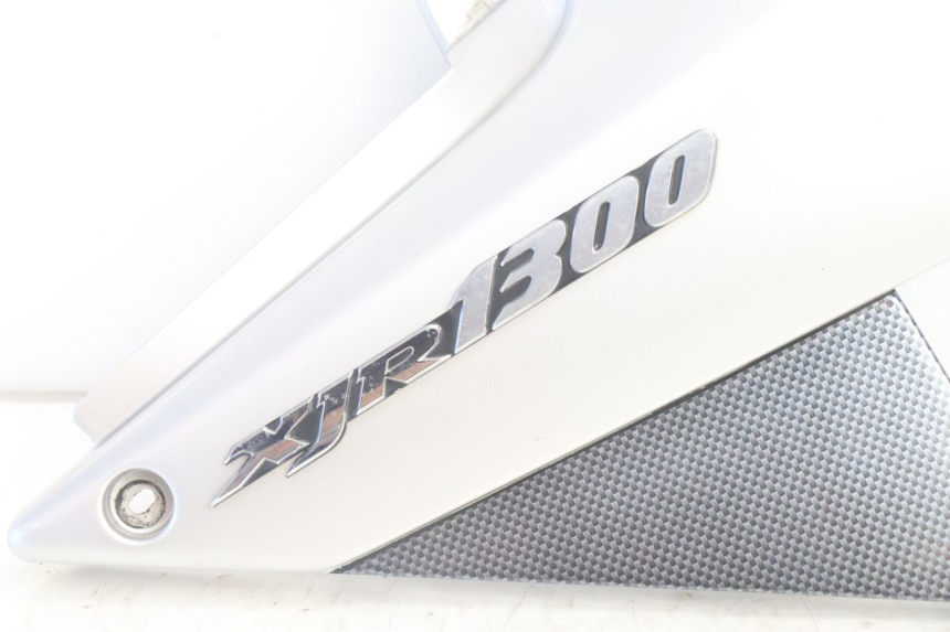 photo de RIGHT UNDERSEAT PANEL YAMAHA XJR 1300 (1998 - 2002) - Component detail