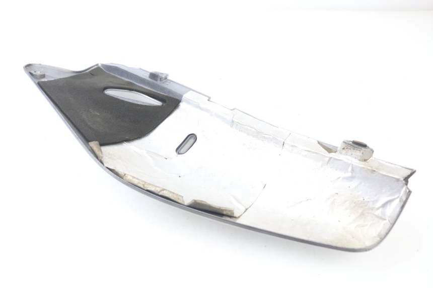 photo de RIGHT UNDERSEAT PANEL HONDA XLV TRANSALP 650 (2005 - 2007) - Fixing points details