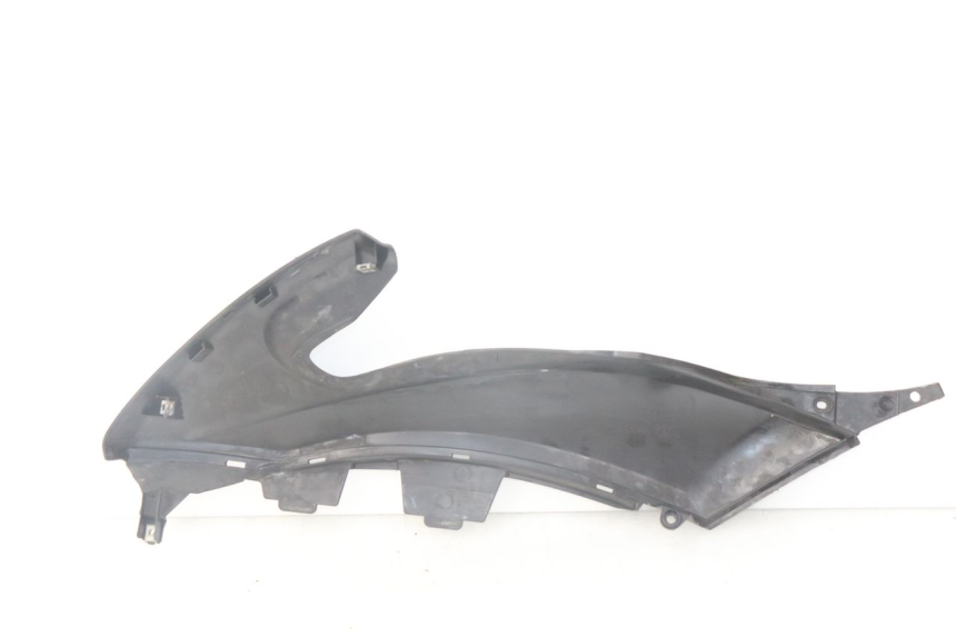 photo de RIGHT UNDERSEAT PANEL YAMAHA XP T-MAX TMAX ABS 530 (2012 - 2015) - Technical close-up