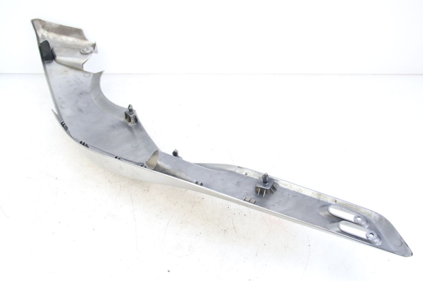 photo de RIGHT UNDERSEAT PANEL YAMAHA XP T-MAX TMAX 500 (2004 - 2007) - Alternative perspective