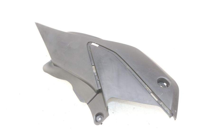 photo de RIGHT SIDE SEAT COVER HONDA XR L 125 (2003 - 2007) - Zoom on usage condition