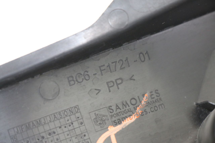 photo de RIGHT UNDERSEAT PANEL YAMAHA TRACER 7 700 (2020 - 2024) - Technical close-up