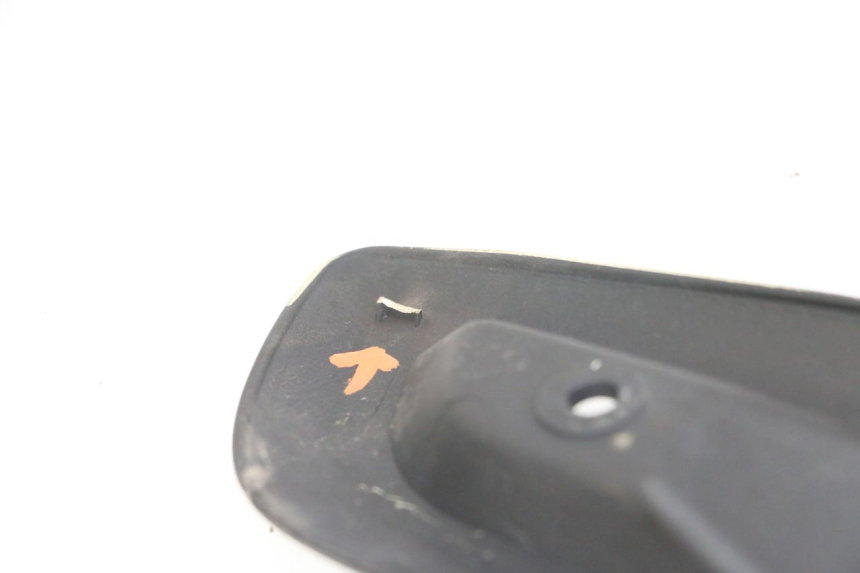 photo de RIGHT UNDERSEAT PANEL YAMAHA X-MAX XMAX ABS 250 (2010 - 2014) - Zoom on usage condition