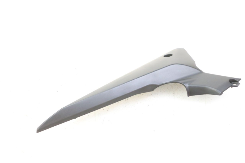 photo de RIGHT UNDERSEAT PANEL YAMAHA XJ6 600 (2008 - 2016) - Technical close-up