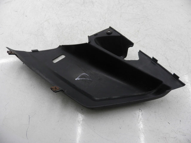 photo de RIGHT UNDERSEAT PANEL YAMAHA XMAX X-MAX 125 (2006 - 2009) - Component detail