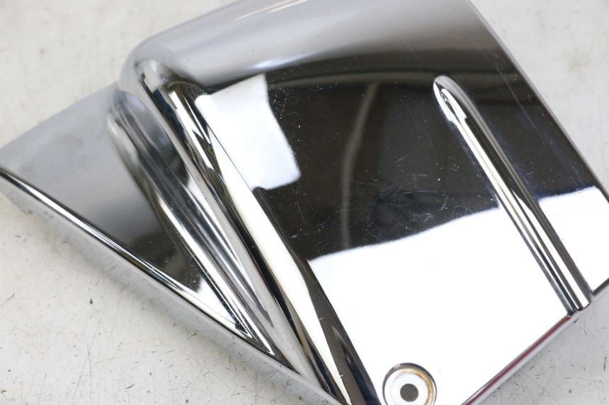 photo de RIGHT UNDERSEAT PANEL YAMAHA XVS DRAG STAR DRAGSTAR 650 (1997 - 2007) - Technical close-up