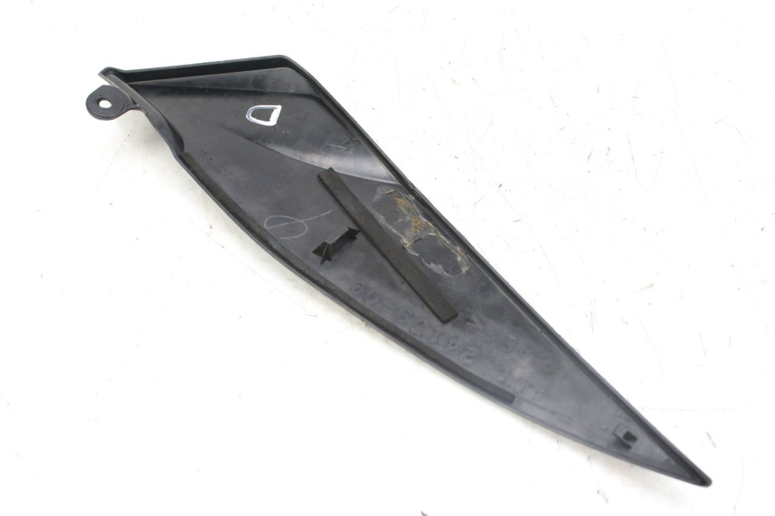 photo de RIGHT SIDE SEAT COVER YAMAHA YZF R1 1000 (2007 - 2008) - Zoom on usage condition