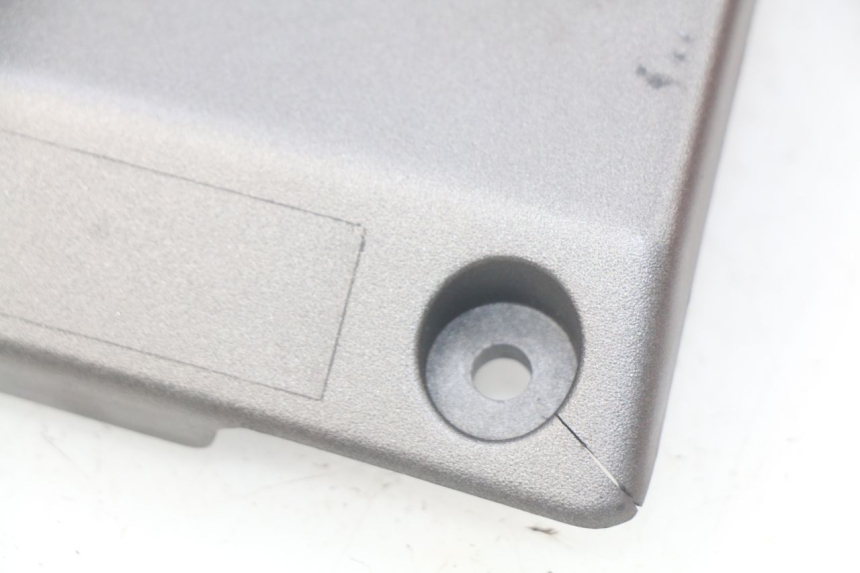 photo de RIGHT SIDE SEAT COVER KAWASAKI Z S 750 (2003 - 2006) - Alternative perspective