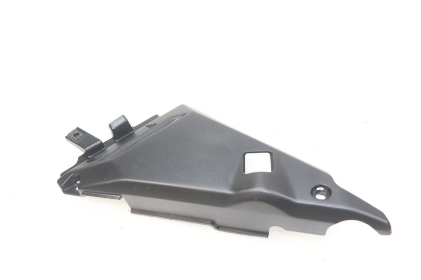 photo de RIGHT SIDE UNDER SEAT COVER KAWASAKI Z 650 (2016 - 2019) - Technical close-up