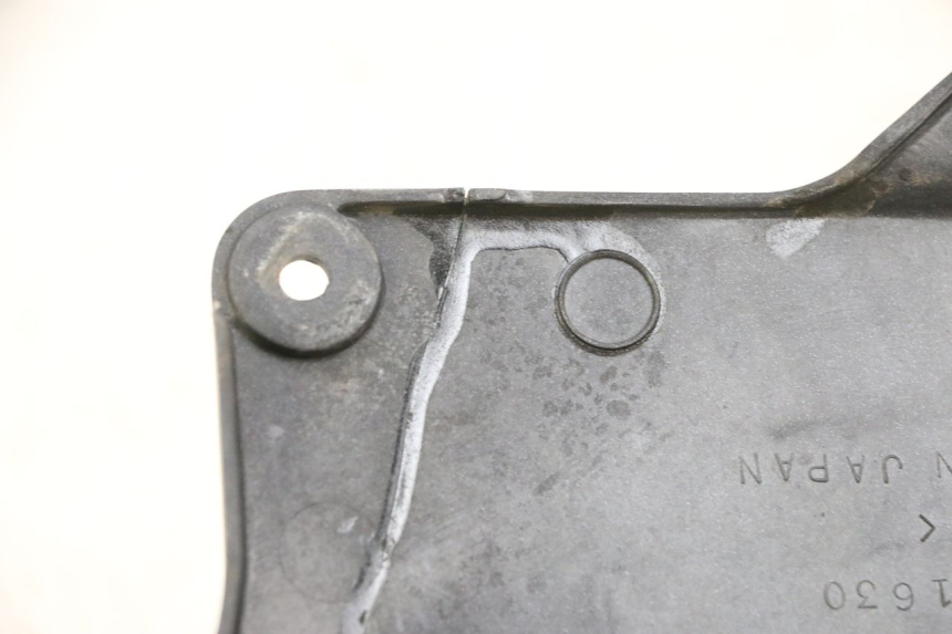 photo de RIGHT UNDERSEAT PANEL KAWASAKI ZR 7 750 (1999 - 2004) - Distinctive features