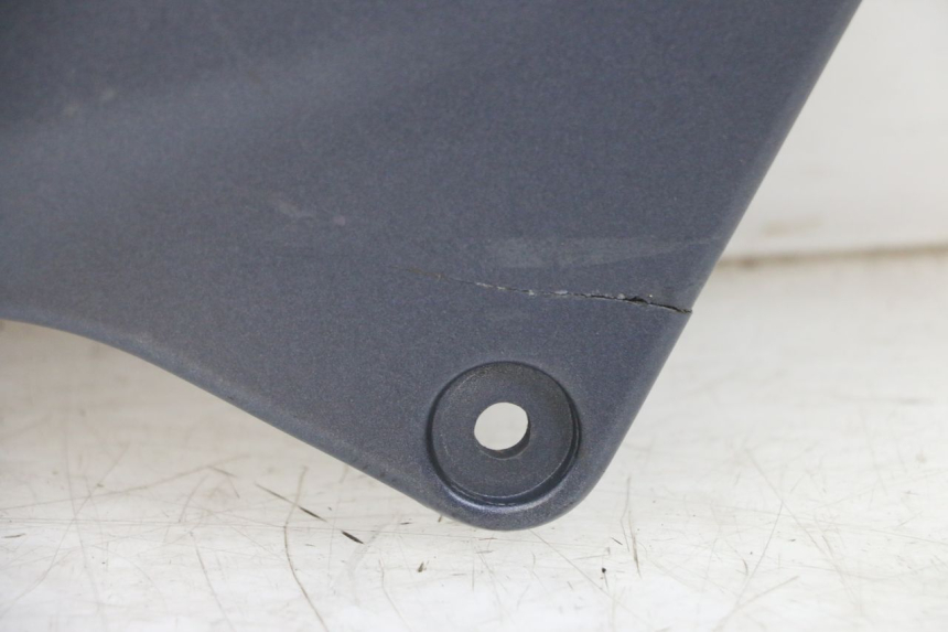 photo de RIGHT UNDERSEAT PANEL KAWASAKI ZR 7 750 (1999 - 2004) - Detailed visual inspection