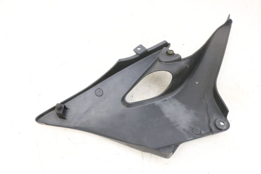 photo de RIGHT UNDERSEAT PANEL KAWASAKI ZR 7 750 (1999 - 2004) - Fixing points details