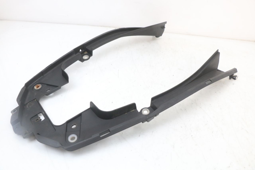 photo de UNDERSEAT PANEL LONGJIA EASY MAX 125 (2020 - 2024) - Zoom on usage condition