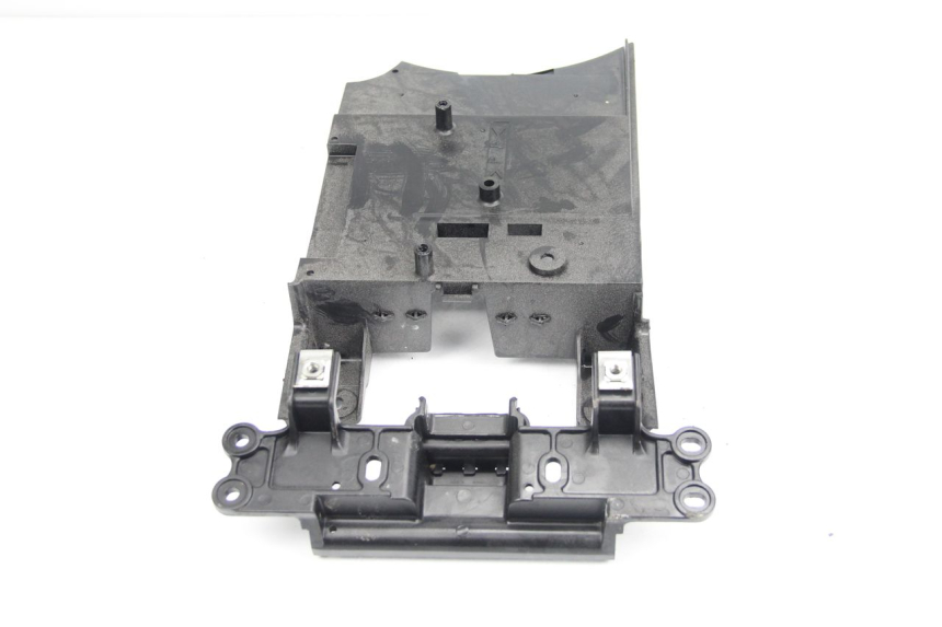 photo de UNDERSEAT PANEL YAMAHA FJR ABS 1300 (2006 - 2012) - Zoom on usage condition