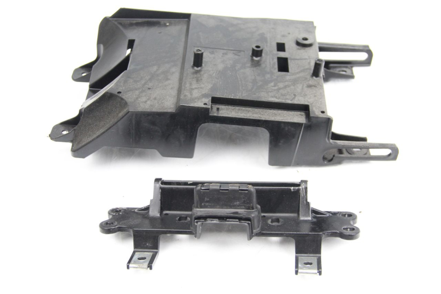 photo de UNDERSEAT PANEL YAMAHA FJR ABS 1300 (2006 - 2012) - Alternative perspective