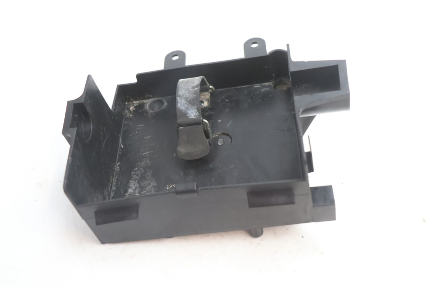 photo de UNDERSEAT PANEL YAMAHA FJR 1300 (2001 - 2005) - Zoom on usage condition