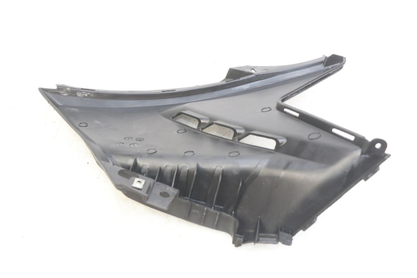 photo de LEFT UNDERSEAT COVER KYMCO AGILITY 16+ 4T 50 (2018 - 2023) - Zoom on usage condition