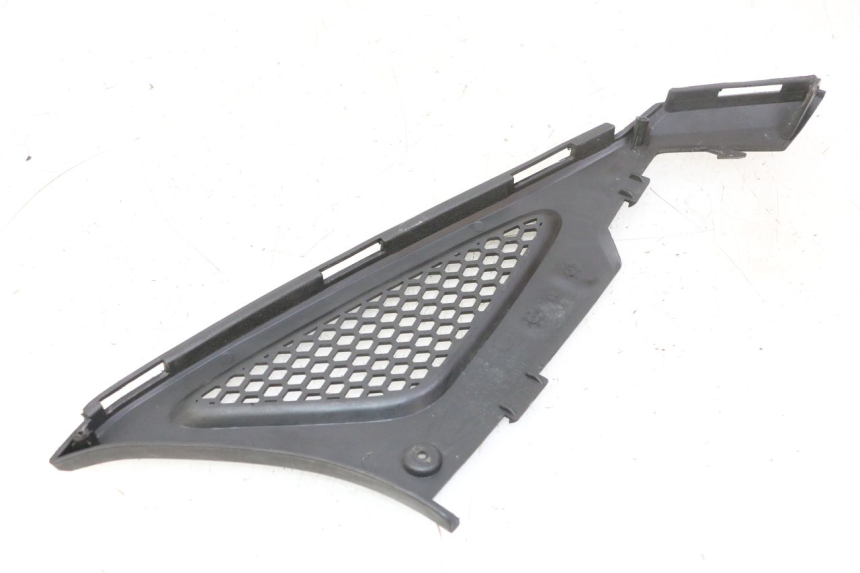 photo de LEFT UNDERSEAT PANEL KYMCO AGILITY NAKED RENOUVO 2T 50 (2011 - 2018) - Technical close-up