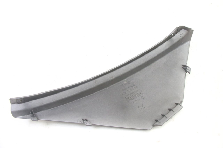 photo de LEFT UNDERSEAT PANEL APRILIA ATLANTIC 125 (2003 - 2009) - Zoom on usage condition
