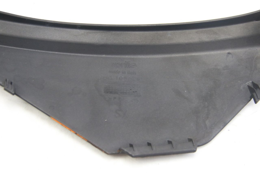 photo de LEFT UNDERSEAT COVER APRILIA ATLANTIC 500 (2002 - 2003) - Fixing points details