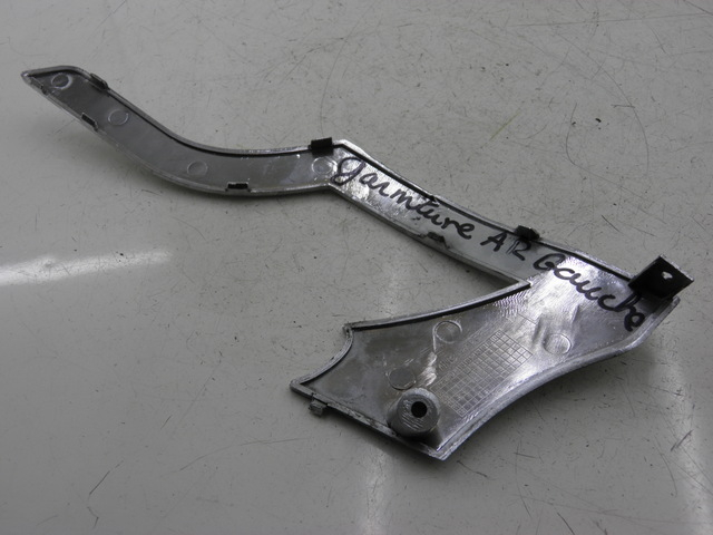 photo de LEFT UNDERSEAT PANEL BENZHOU YY50QT31 VINTAGE 50 (2009 - 2012) - Component detail