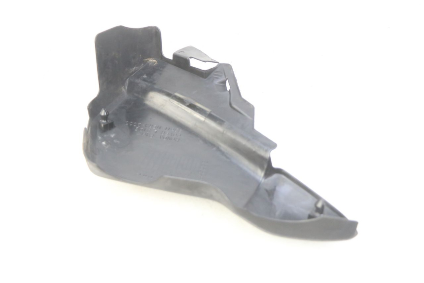 photo de LEFT UNDERSEAT COVER HONDA CBF 500 (2004 - 2007) - Zoom on usage condition