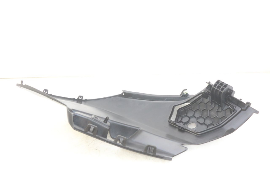 photo de LEFT UNDERSEAT COVER PEUGEOT CITYSTAR AIR 125 (2014 - 2017) - Zoom on usage condition