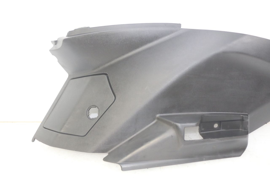 photo de LEFT UNDERSEAT COVER PEUGEOT CITYSTAR AIR 125 (2014 - 2017) - Fixing points details