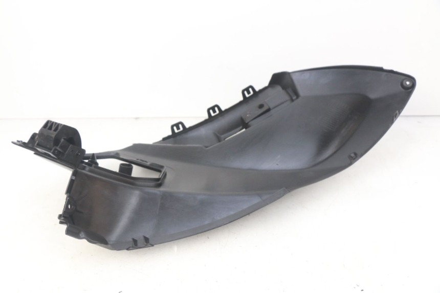 photo de LEFT UNDERSEAT COVER PEUGEOT CITYSTAR 50 (2013 - 2017) - Zoom on usage condition