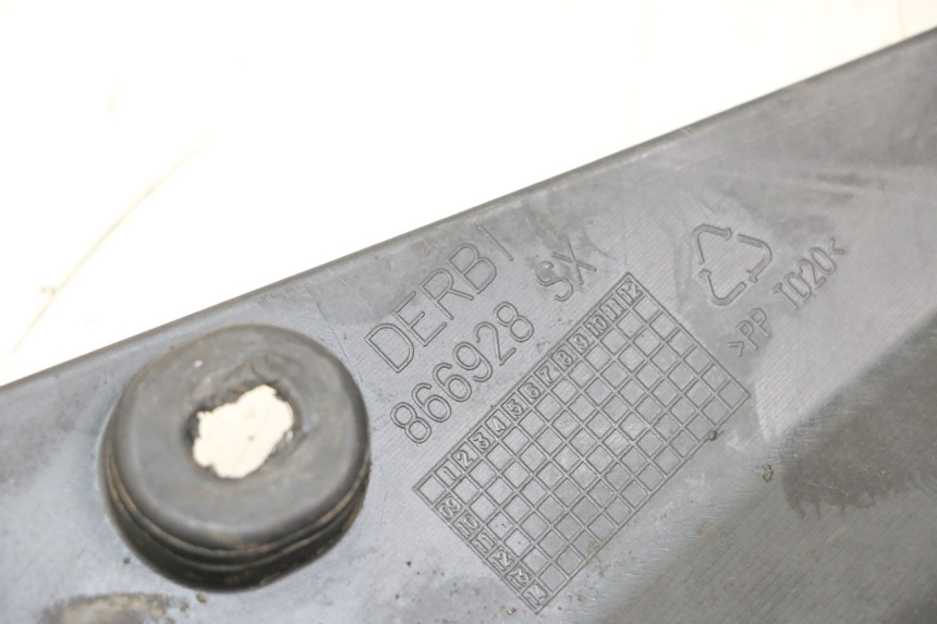 photo de LEFT UNDERSEAT PANEL DERBI SENDA SM DRD X-TREME 50 (2011 - 2017) - Alternative perspective