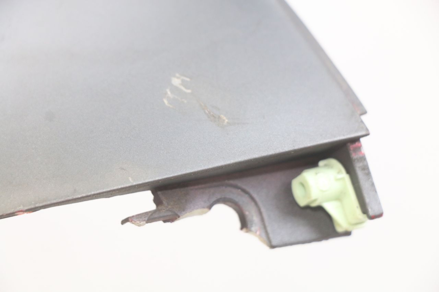 photo de LEFT UNDERSEAT COVER PEUGEOT DJANGO 4T 50 (2014 - 2019) - Zoom on usage condition