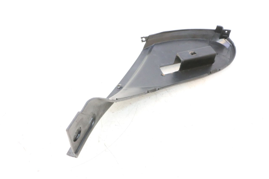 photo de LEFT UNDERSEAT PANEL CF MOTO E-CHARM 125 (2005 - 2008) - Zoom on usage condition