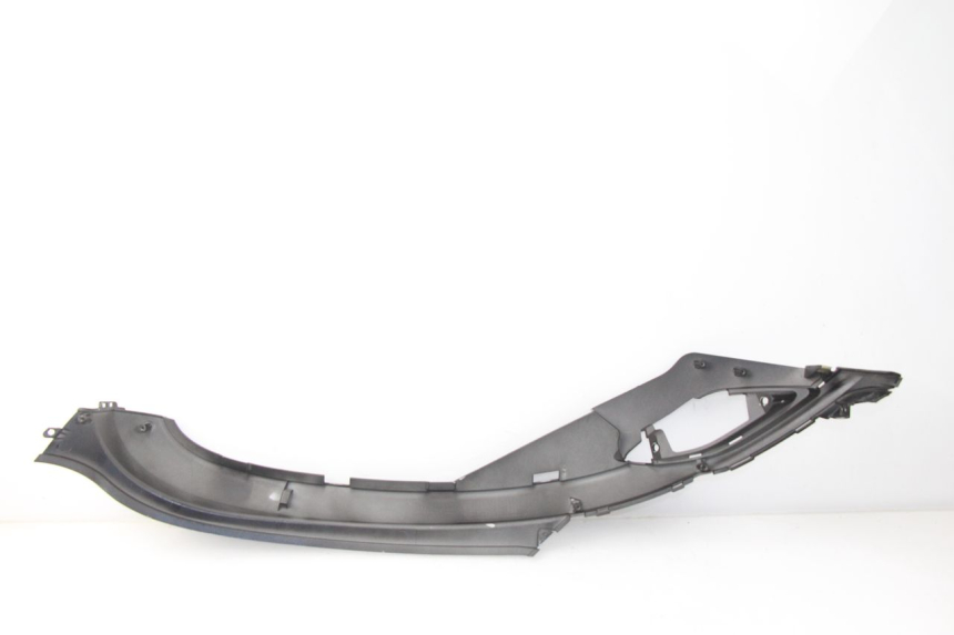 photo de LEFT UNDERSEAT COVER SYM FIDDLE 3 III 125 (2014 - 2020) - Technical close-up