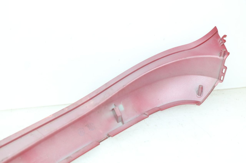 photo de LEFT UNDERSEAT COVER SYM FIDDLE 3 III 125 (2014 - 2020) - Zoom on usage condition