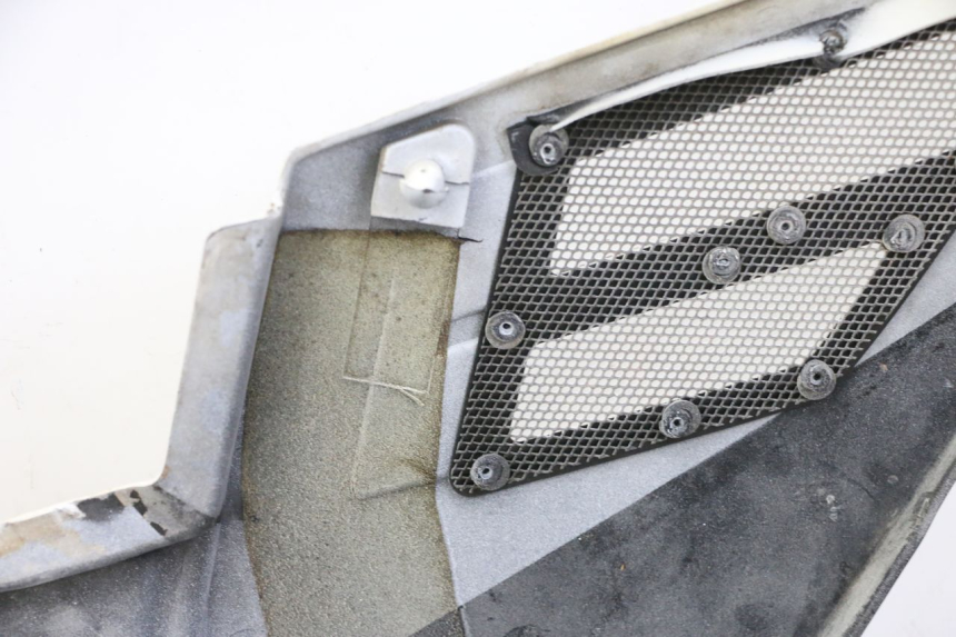 photo de LEFT UNDERSEAT PANEL YAMAHA FJ 36Y 1100 (1984 - 1985) - Additional view of the item