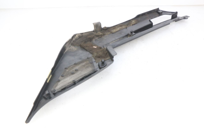 photo de LEFT UNDERSEAT COVER YAMAHA FJ 3CX 1200 (1986 - 1996) - Technical close-up