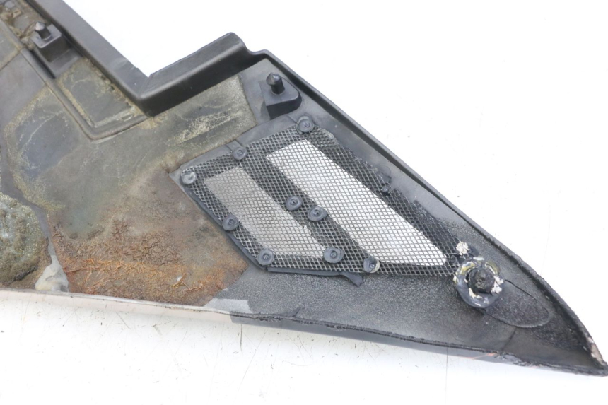 photo de LEFT UNDERSEAT COVER YAMAHA FJ 3CX 1200 (1986 - 1996) - Component detail