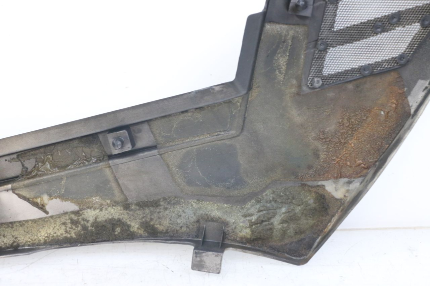 photo de LEFT UNDERSEAT COVER YAMAHA FJ 3CX 1200 (1986 - 1996) - Fixing points details