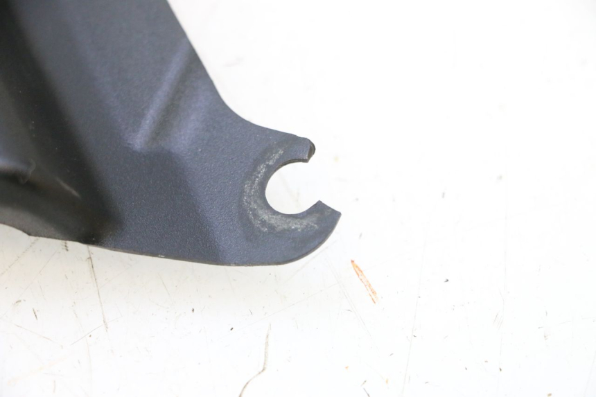 photo de LEFT UNDERSEAT PANEL YAMAHA FJR 1300 (2001 - 2005) - Alternative perspective